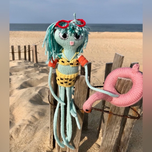 Handmade Knit Princess Seea Doll Octopusus Flamingo Raft Book Glasses OOAK Doll - Picture 16 of 16